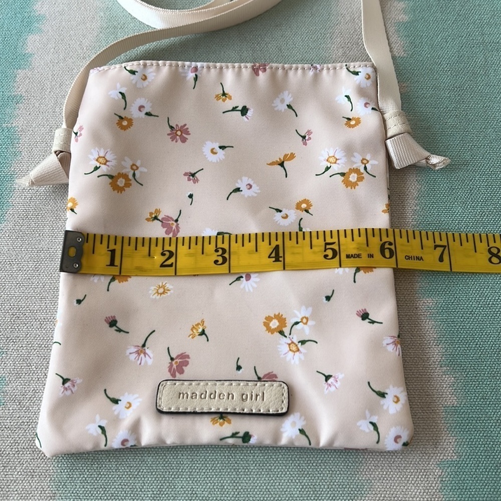 Madden Girl Floral Crossbody Phone Water Bottle Pouch Mini Bag NWOT - Picture 6 of 7
